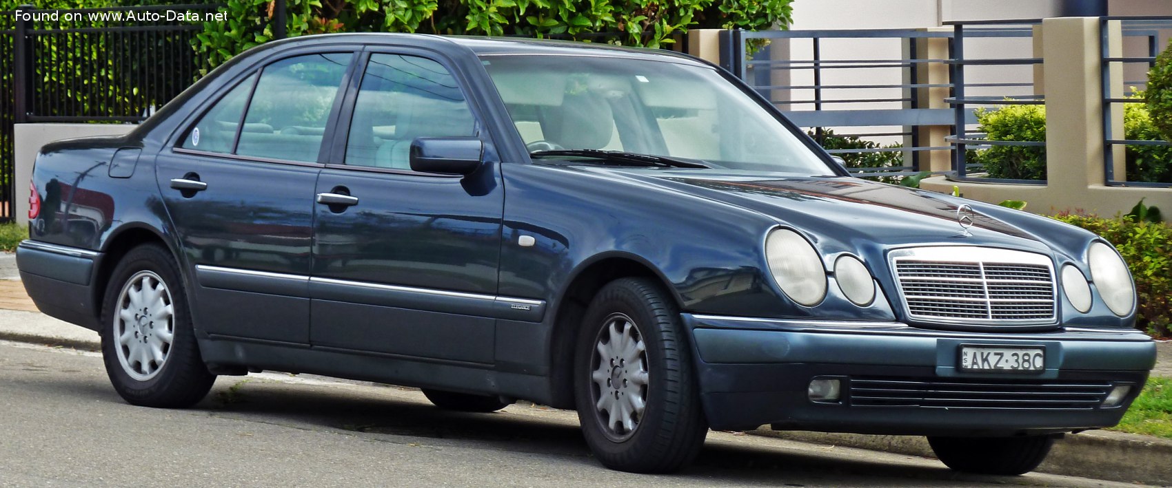 Mercedes-Benz E-class (W210)
