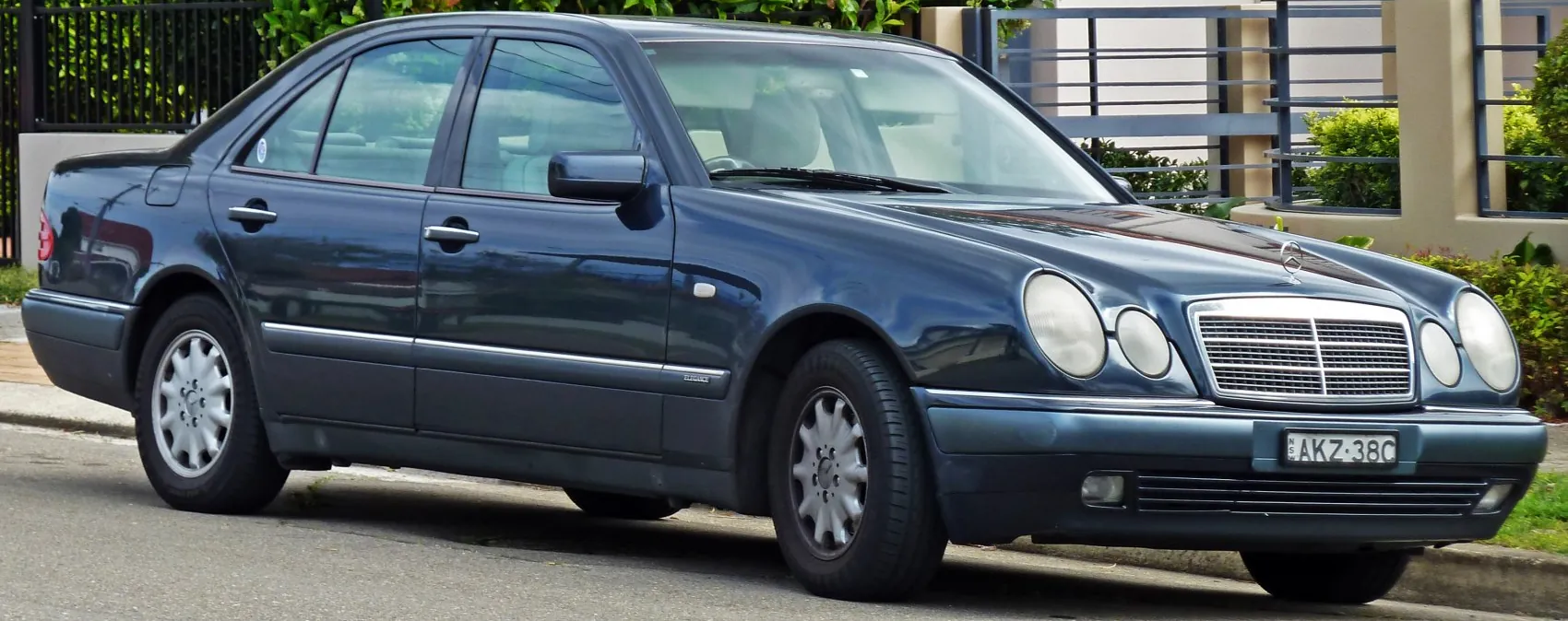 Mercedes-Benz E-class (W210)