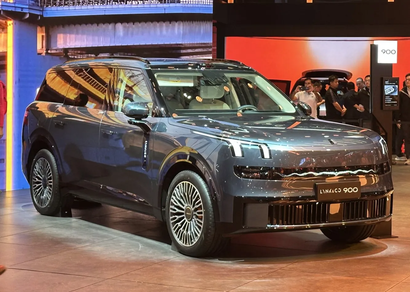 Lynk & Co 900
