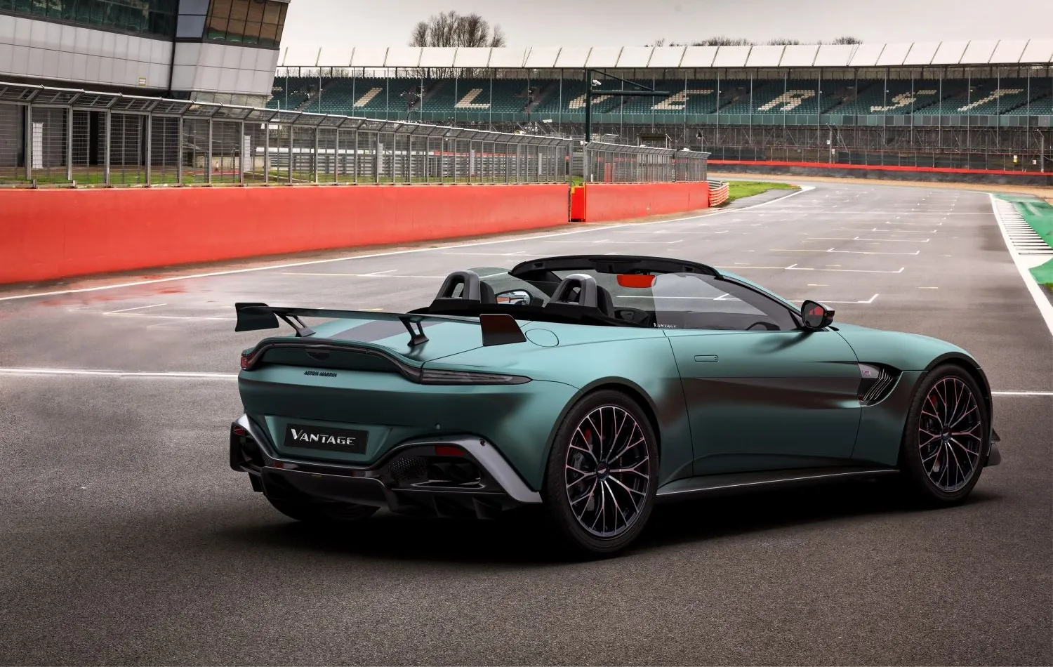 Aston Martin V8 Vantage Roadster (2018)