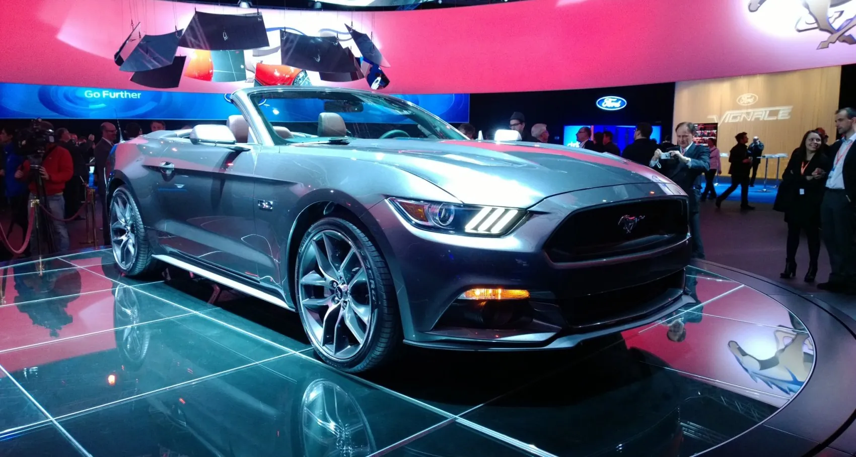 Ford Mustang Convertible VI