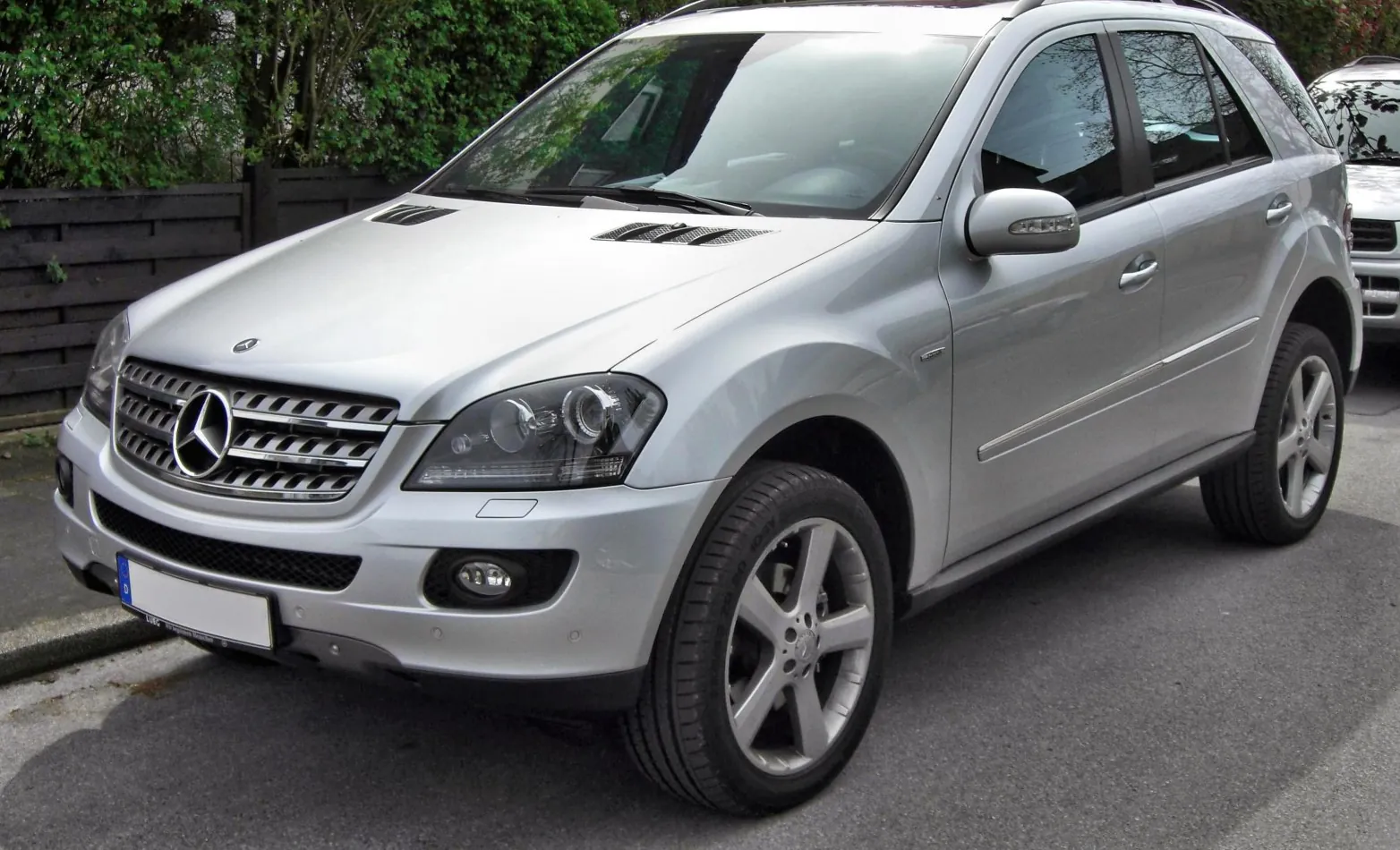 Mercedes-Benz M-class (W164)