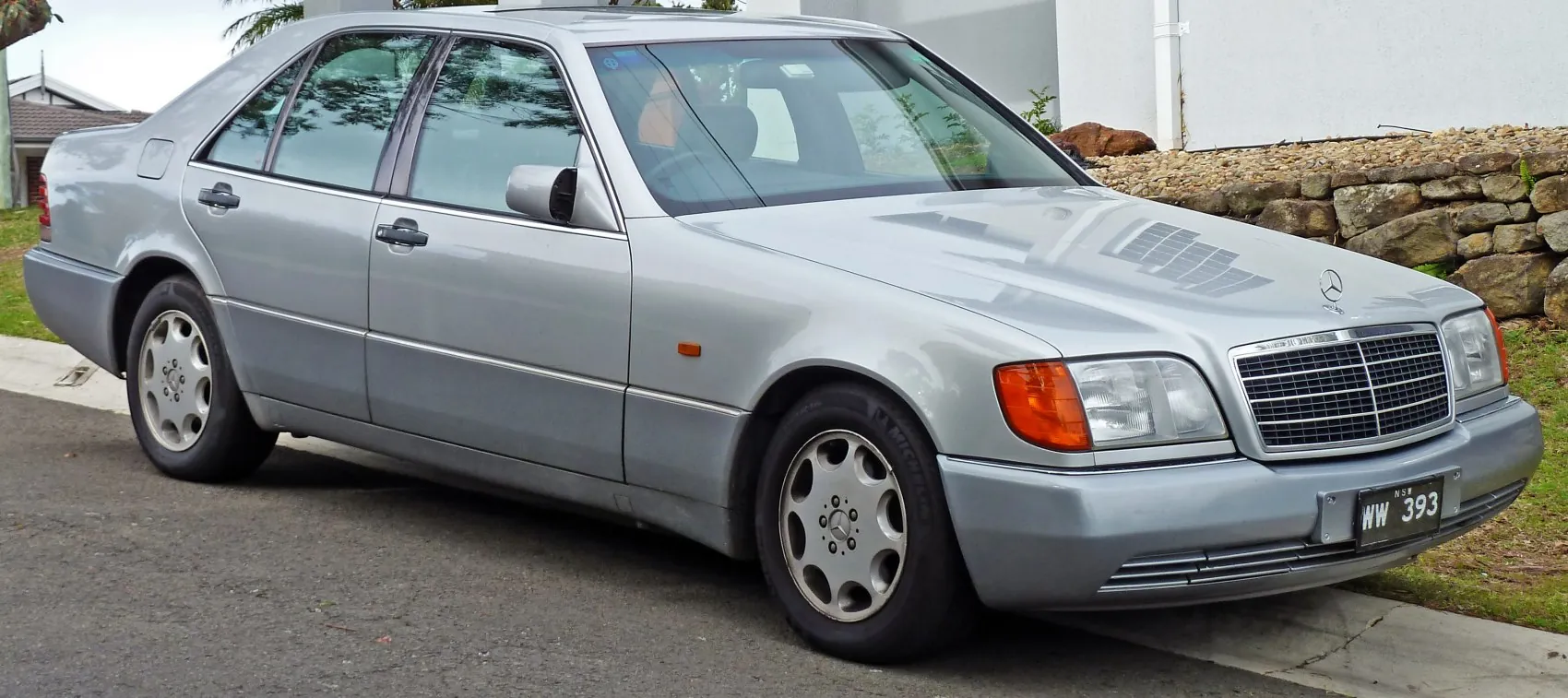 Mercedes-Benz S-class (W140)